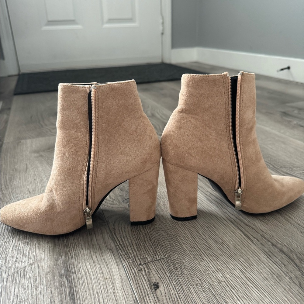 Heels - Picture 5 of 7